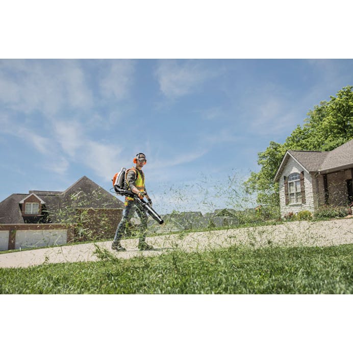 STIHL® BR 800 X MAGNUM® Backpack Blower | 79.9cc Engine | 41 Newtons Blowing Force